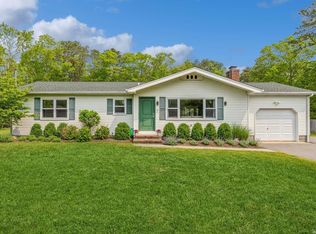 24 Norwood Rd, Hampton Bays, NY 11946