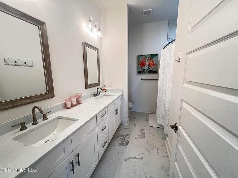 124 Court St — Photo 27