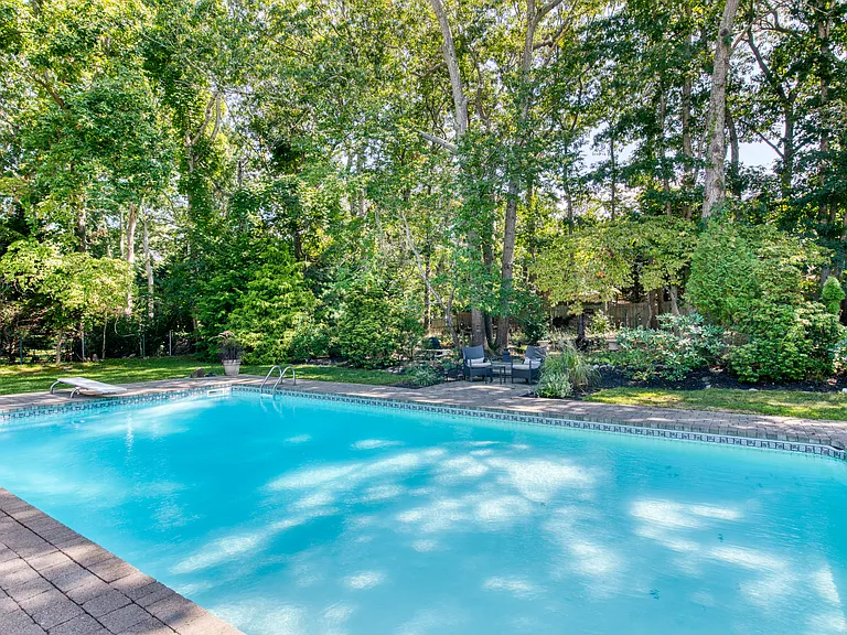 1532 Noyack Rd — Photo 14