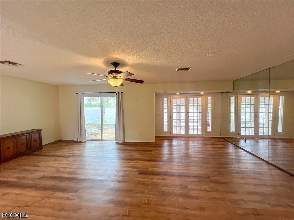 2 bed, 2.0 bath, 1200 sqft, $1,799 — Photo 3