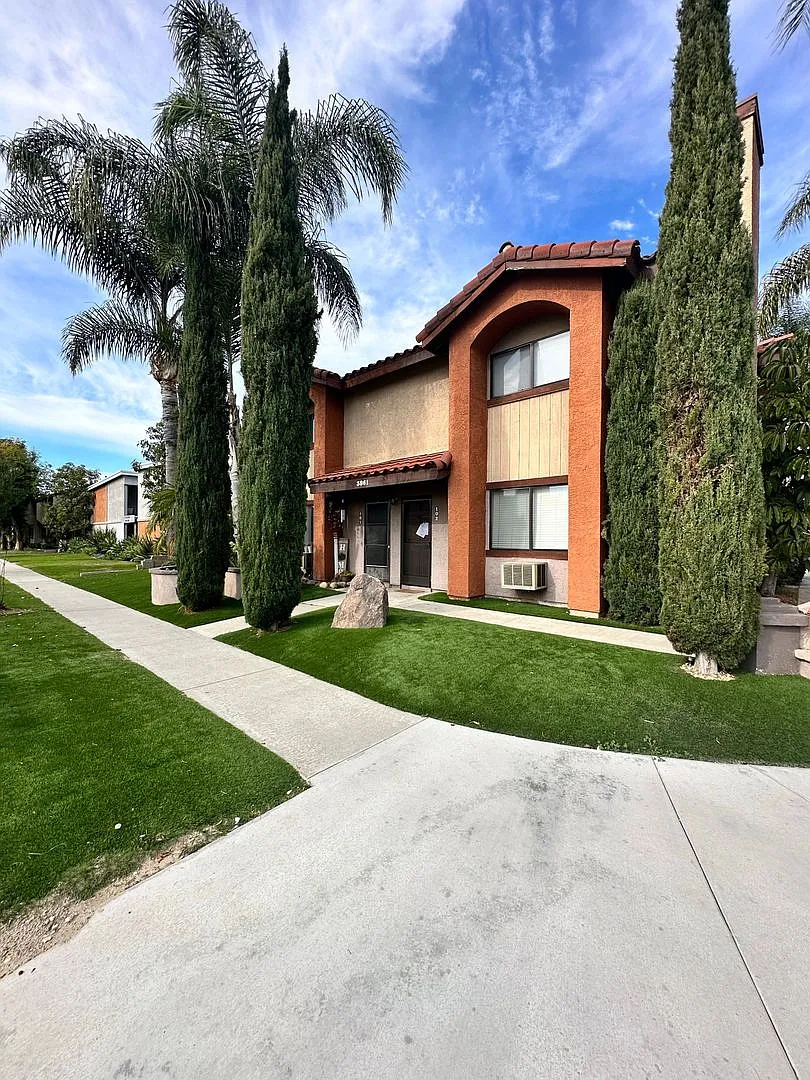 3861 Howard — Photo 1