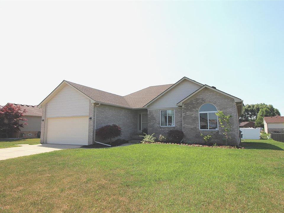 1st image of 31046 Blue Heron Dr