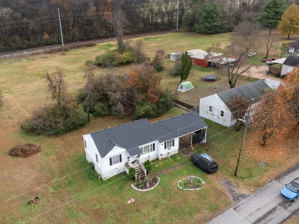 4252 Woods St, Old Hickory, TN 37138