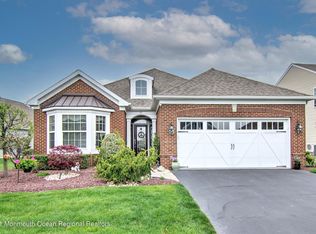 18 E Bosworth Blvd, Farmingdale, NJ 07727