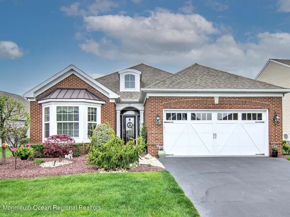 18 E Bosworth Blvd, Farmingdale, NJ 07727