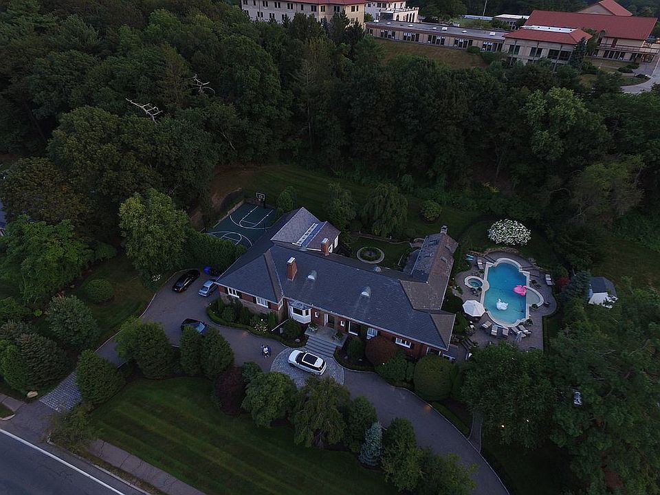 2nd image of 64 Newton St