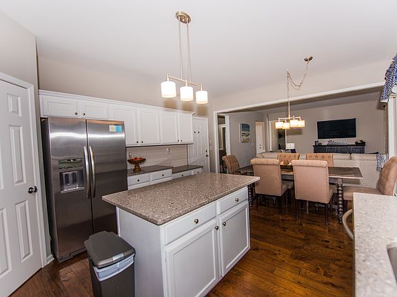4th image of 521 Elkhorn Pl