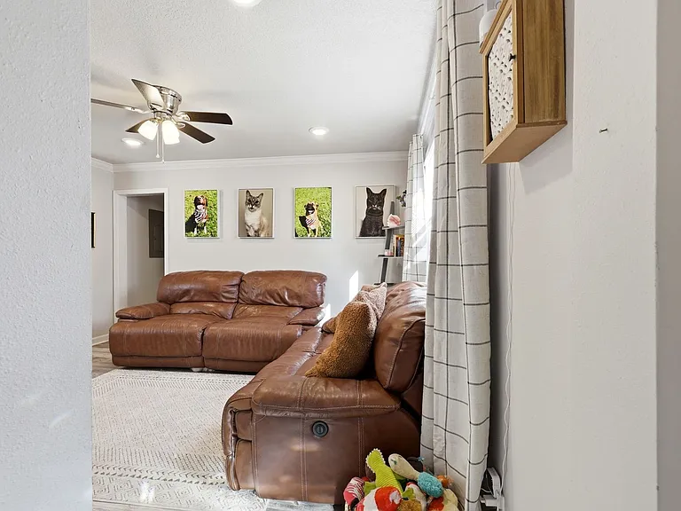 5327 Lexington Ave — Photo 4