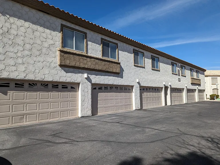 6904 Indian Chief Dr #1-202 — Photo 2