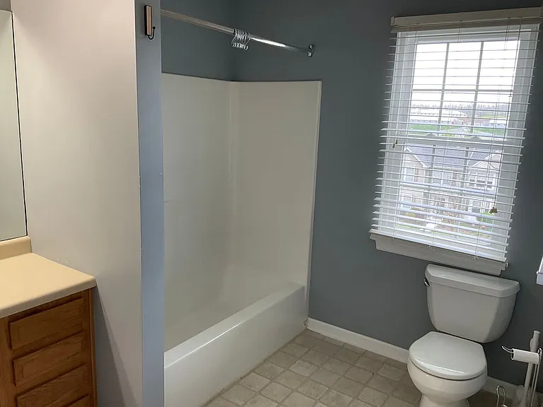 1049 Royal Dr — Photo 28