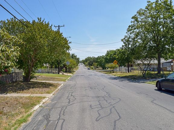 5th image of 318 Holy Cross Dr