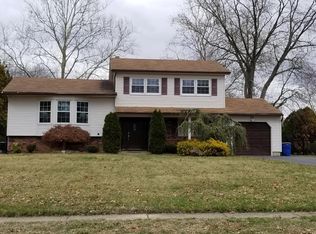 13 Concord Dr, Manalapan, NJ 07726