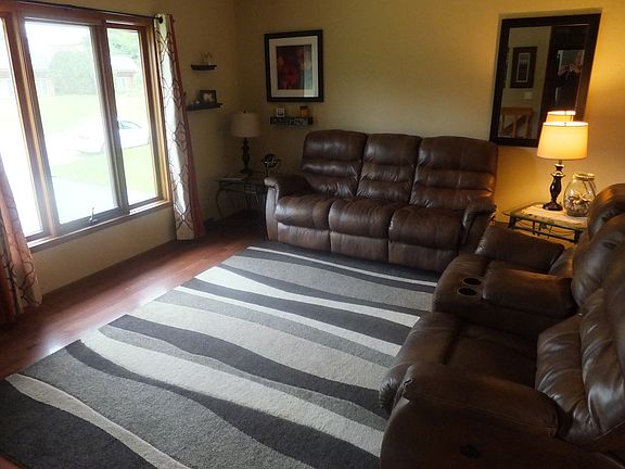 3rd image of 3527 Lookout Dr