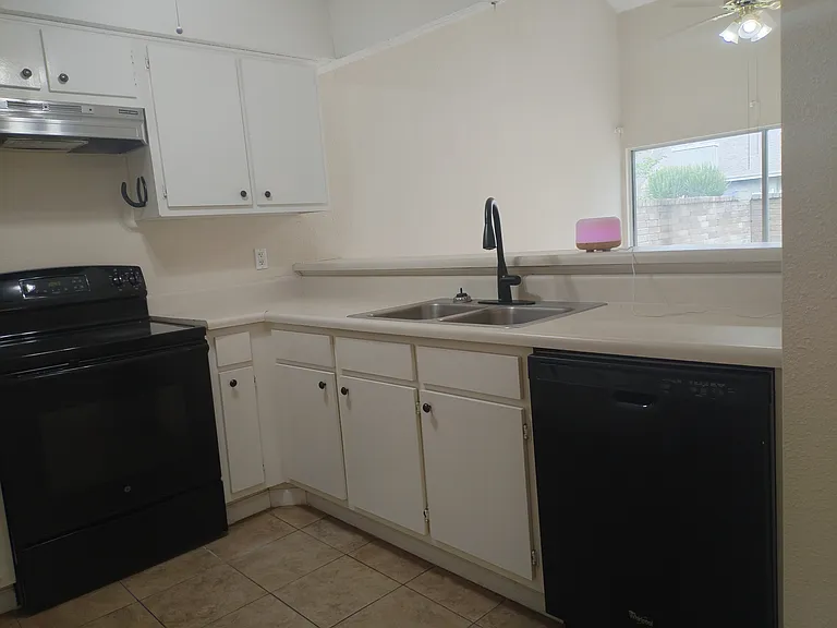 13016 Wirevine Ln — Photo 11