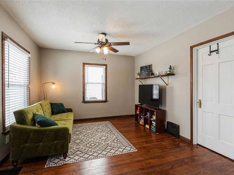 3910 B Ave NE, Cedar Rapids, IA 52402 Zillow