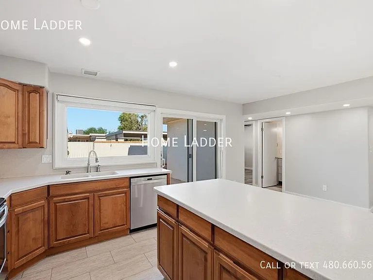 5849 N 81st St — Photo 9