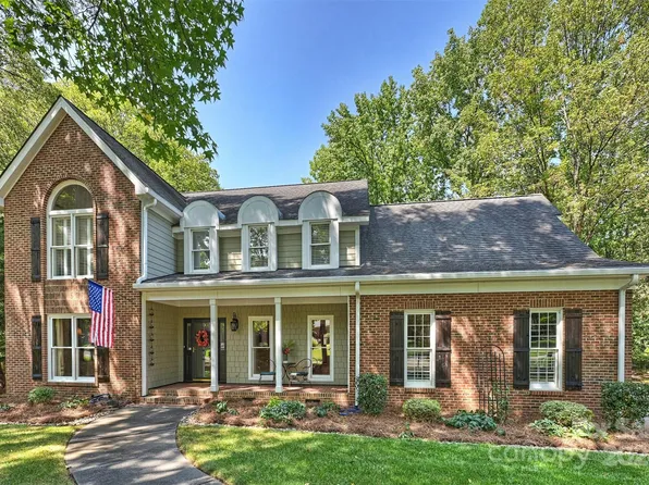 9758 Warwick Cir, Charlotte, NC 28210