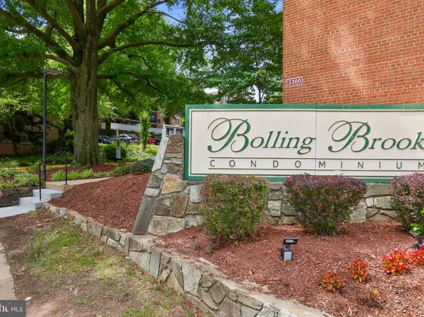 3300 S 28th St APT 402, Alexandria, VA 22302