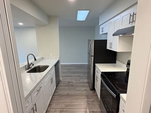 3rd image of 1222 Oak Grove Ave APT 306