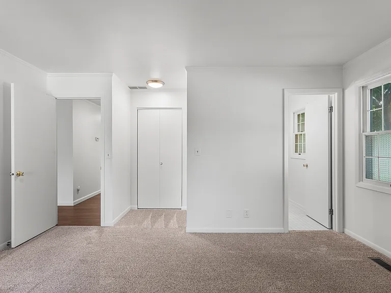 2114 Peach St — Photo 16