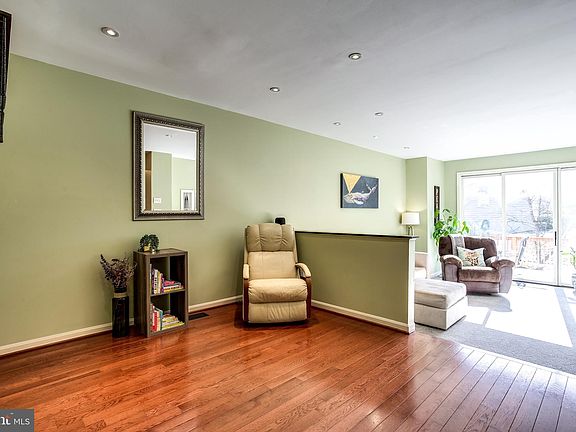 3rd image of 5207 Columbia Rd #957