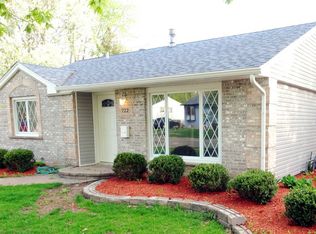 722 Southwind Dr, Carpentersville, IL