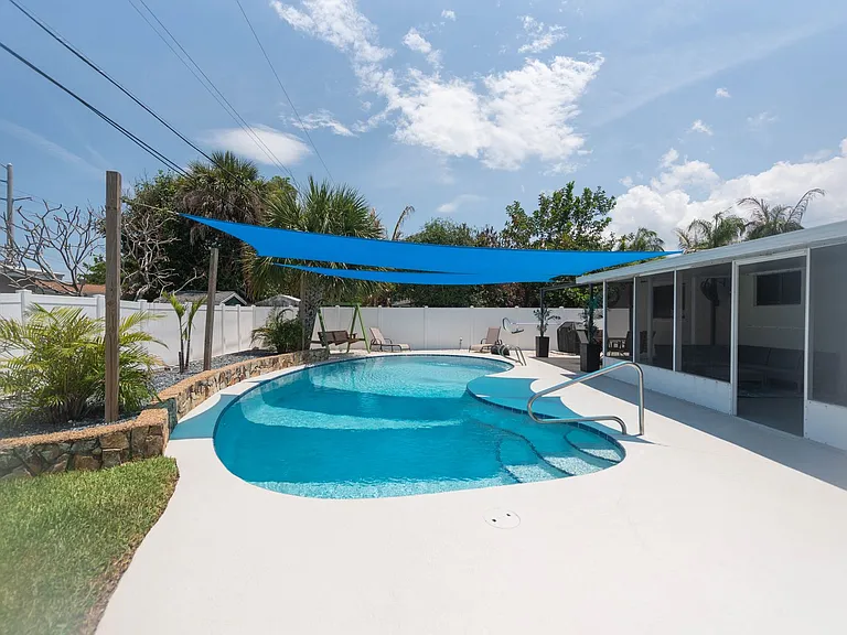 347 S Lakeside Dr — Photo 3