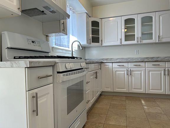 3rd image of 6642 San Homero Way