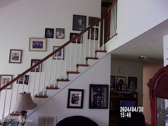 3rd image of 206 Zelcova Dr