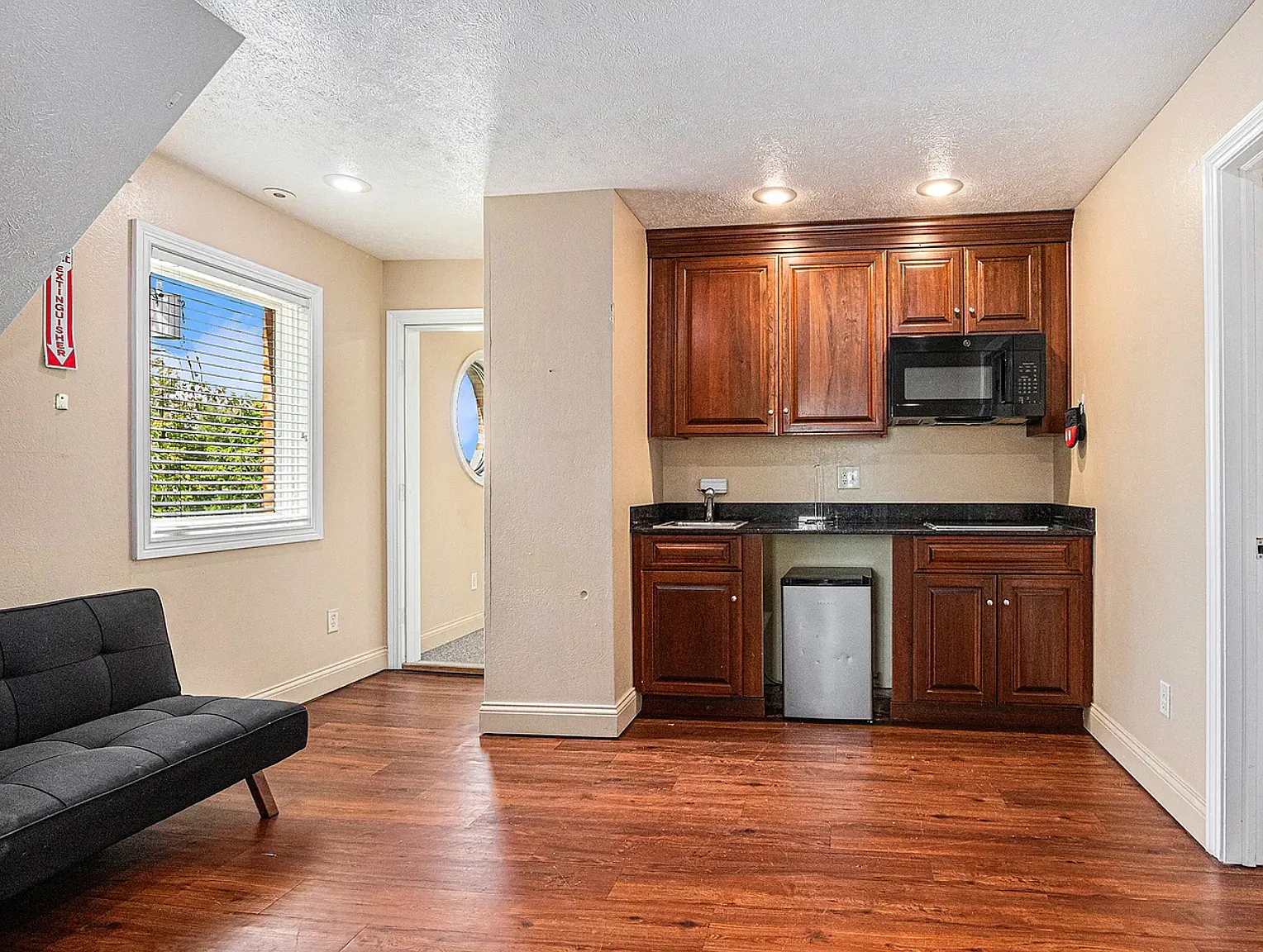 806 S Bend Ave — Photo 4