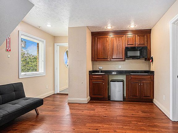 4th image of 806 S Bend Ave #A