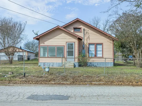 806 Plum St, Caldwell, TX 77836