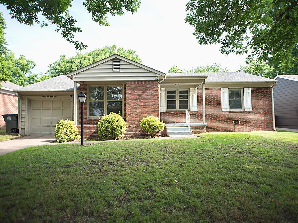 Great neighborhood with mature trees