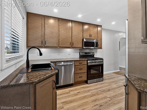 5th image of 2942 Tatham Rd