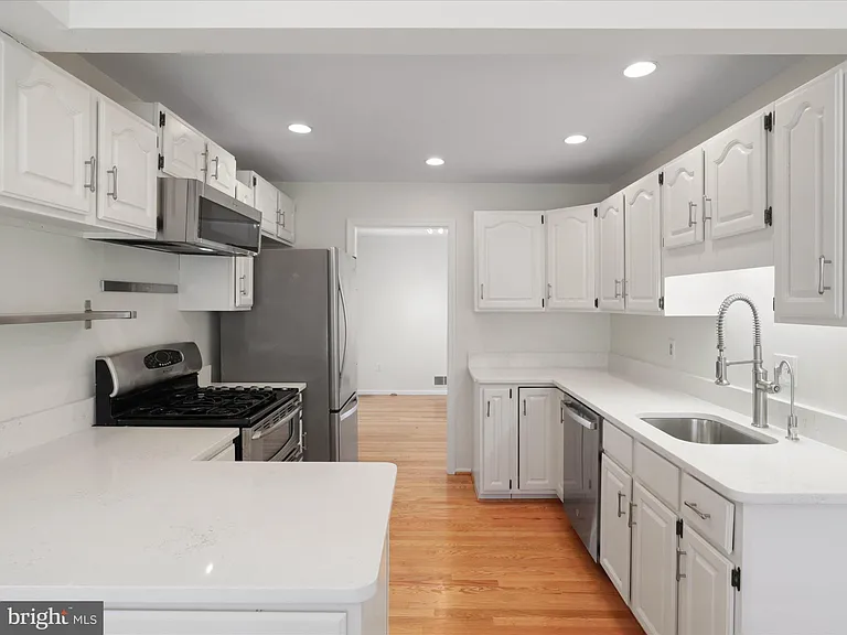5200 Holden St — Photo 14