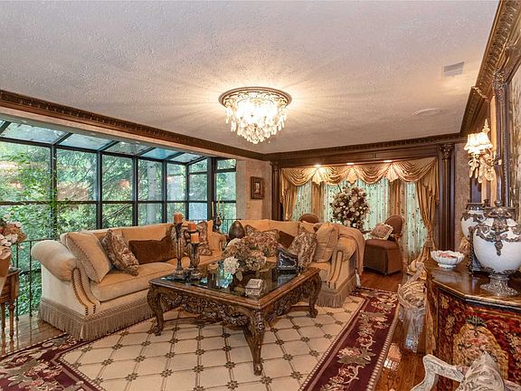 3rd image of 14 Parkwood Ln
