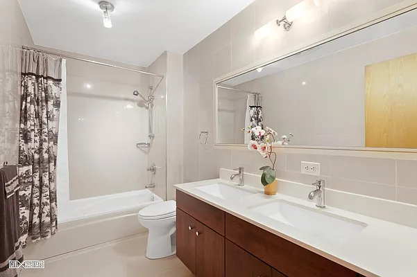 Sold by Citi Habitats | media 4