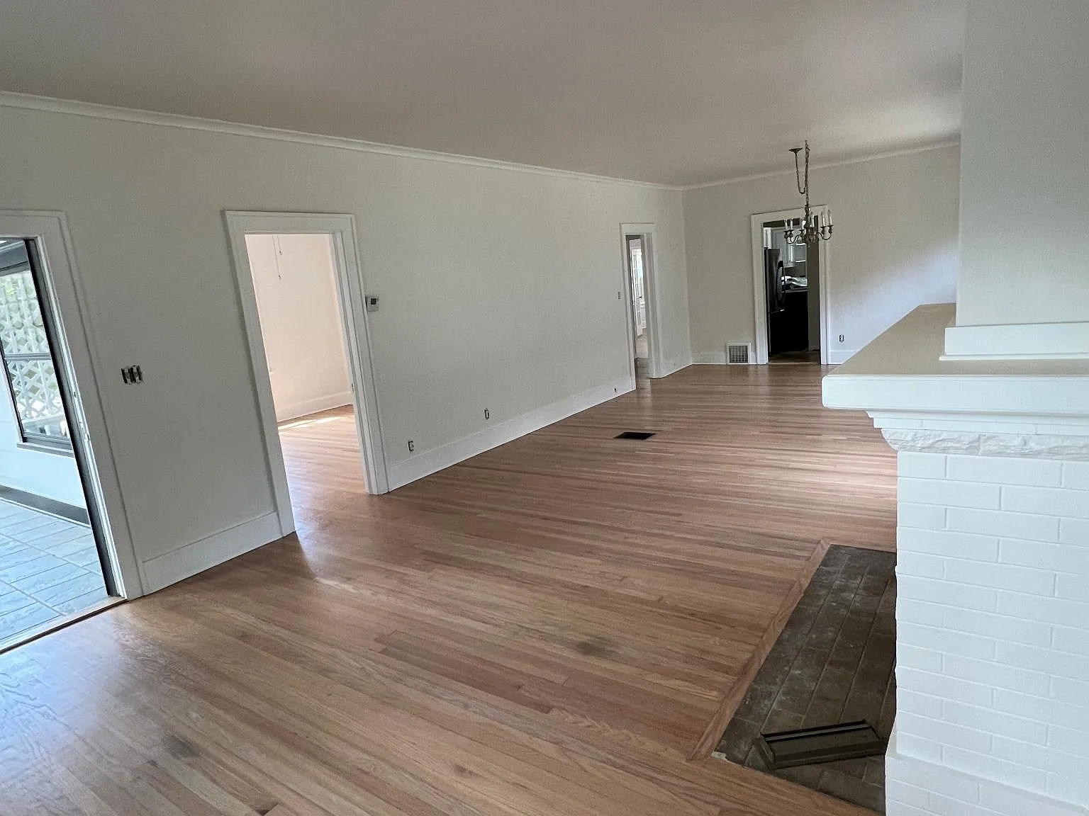 1335 E 18th St — Photo 3