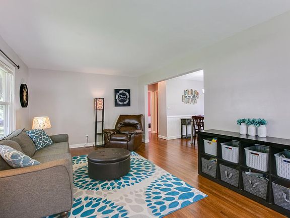 4th image of 820 Lake St