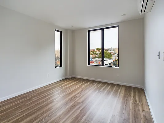 Rented by Bouklis Group | media 4