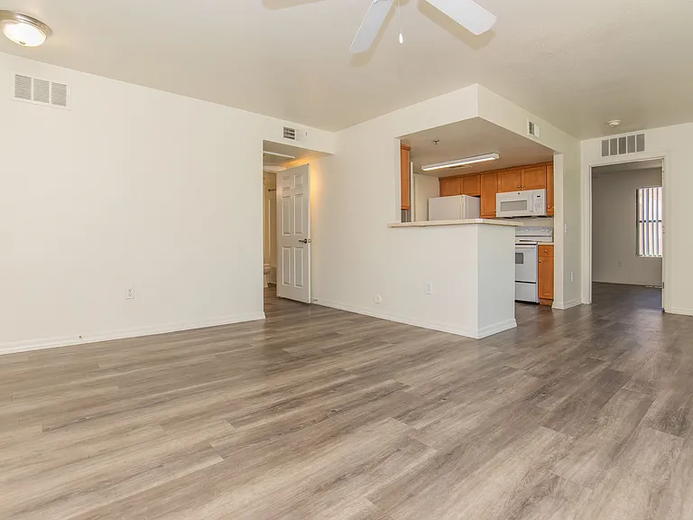 Indigo Pointe Apartments — Photo 29