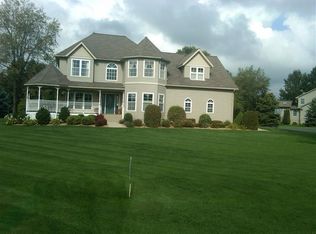 9355 Apple Crest Dr, Saline, MI