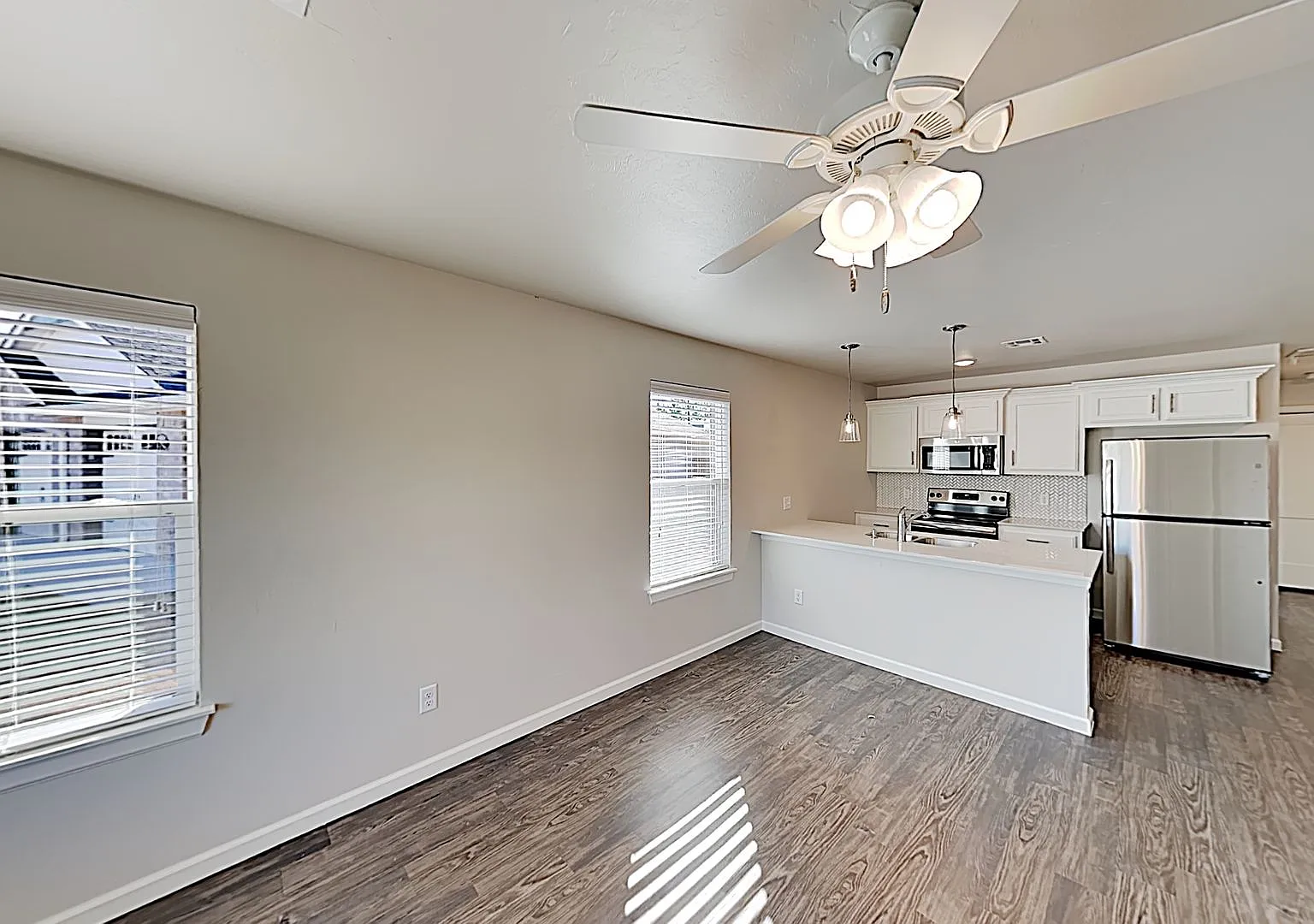 2 Bedroom 2 Bath 1 Car Garage Duplex Close To Tinker AFB - Lawncare included! — Photo 4