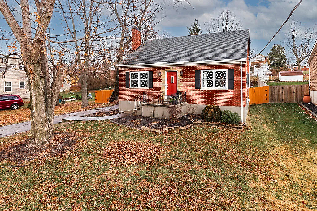 86 Edgewood Rd photo 1