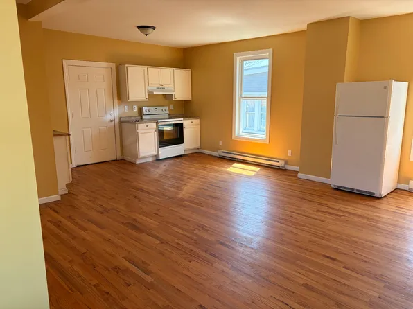 691 S Main St APT 3, Waterbury, CT 06706