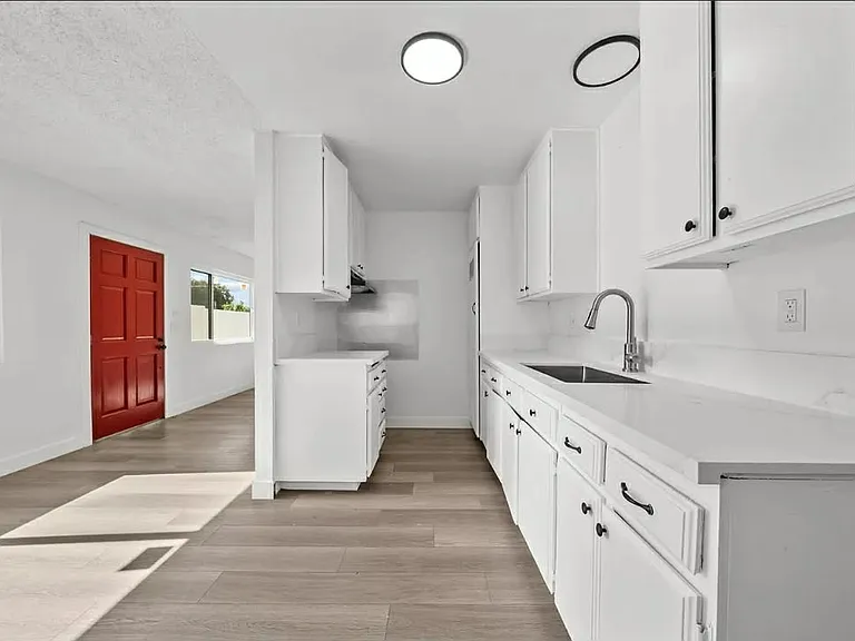 1877 Donax Ave #3 — Photo 11