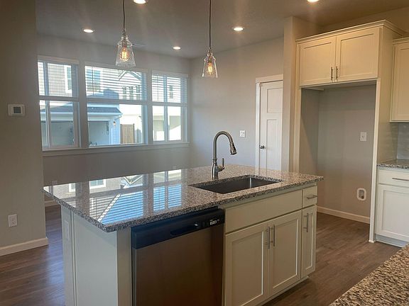 5th image of 3823 SE Hematite Ln