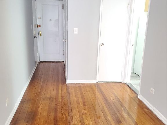 3rd image of 735 Pelham Pkwy N #3