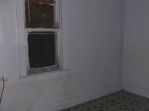 3rd image of 418 S 4th St
