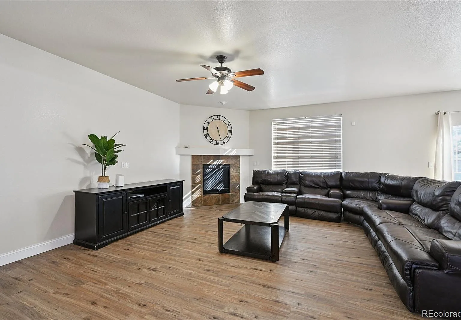 5 bed, 4.5 bath, 3536 sqft, $4,200 — Photo 3
